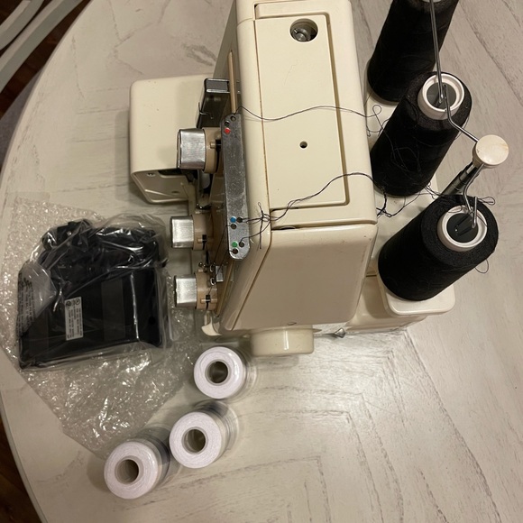 Serger with Accessories - Vintage - Picture 4 of 6